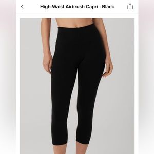 NWT Alo high-waist airbrush capri